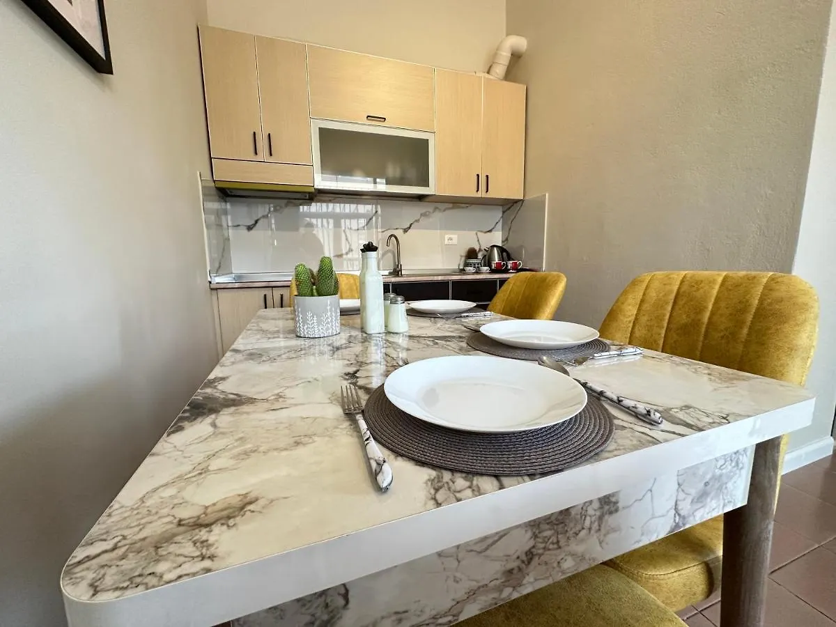 Rias Seaside Apartments Vlore