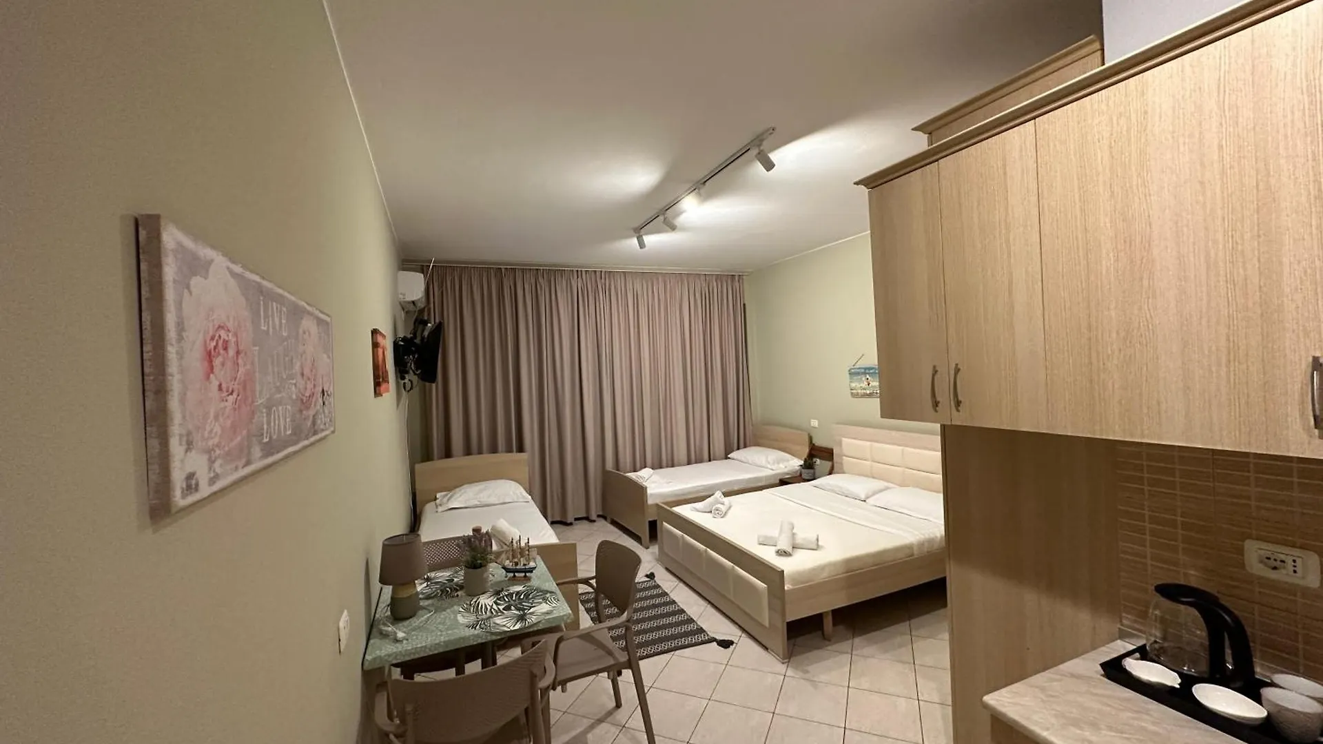 Rias Seaside Apartments Vlore