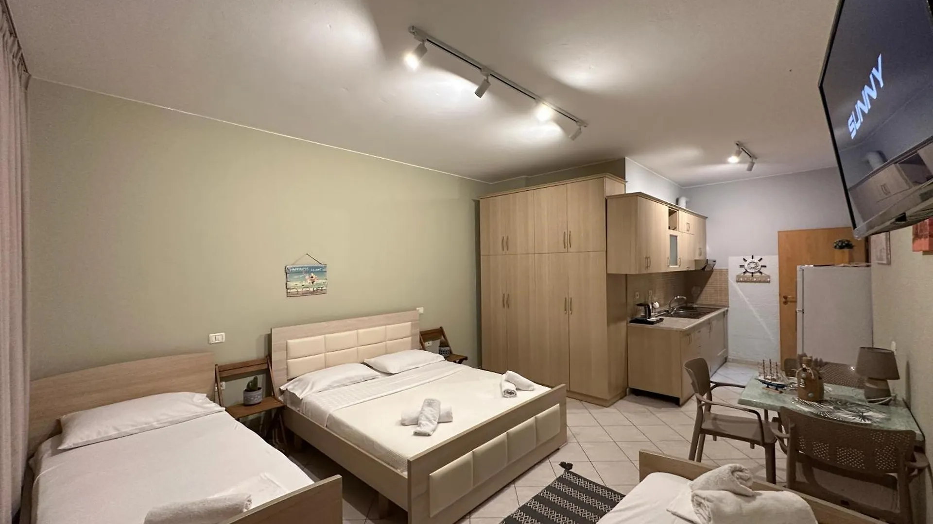 Rias Seaside Apartments Vlore